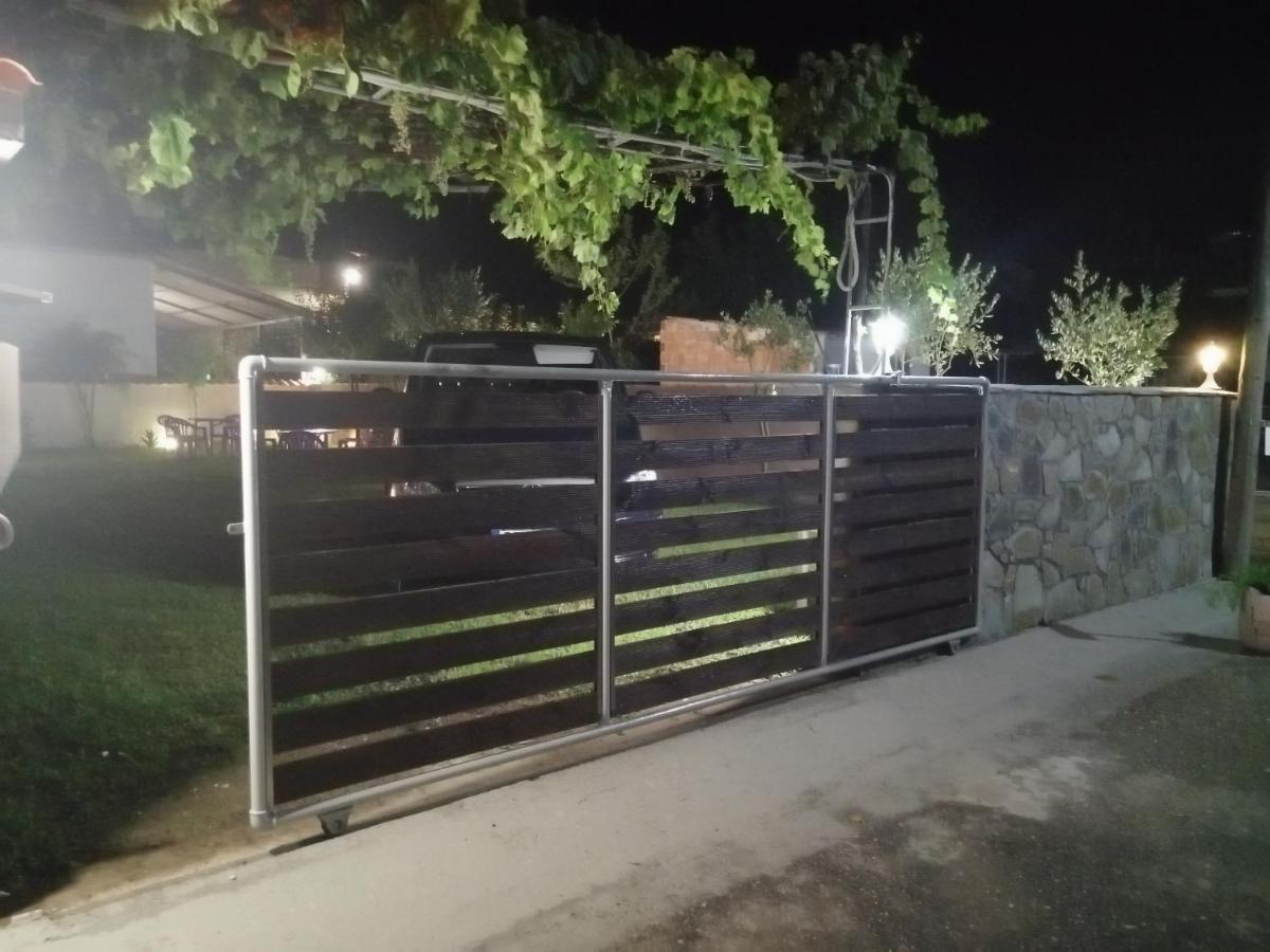 Aparthotel Ο Ακλόνητος Néa Meságkala Exteriér fotografie
